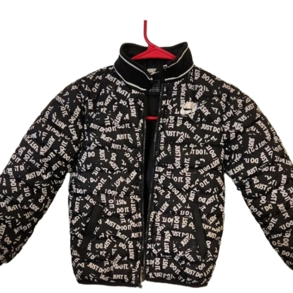 Nike Other - Nike “ Just Do It” all over Boys Size S (4-5 Yrs) Zip Puffer Coat / Jacket